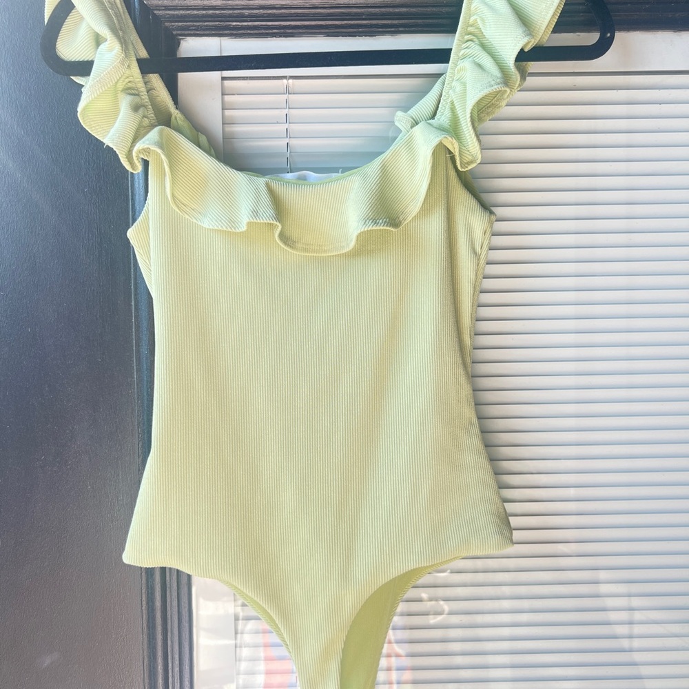 Astr Ruffled Green Bodysuit - Picture 3 of 4